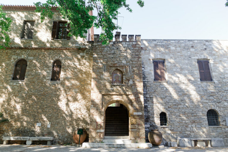 Φωτογραφία Βάπτισης Μονή Πεντέλη Βάπτιση στην Μονή Πεντέλης
