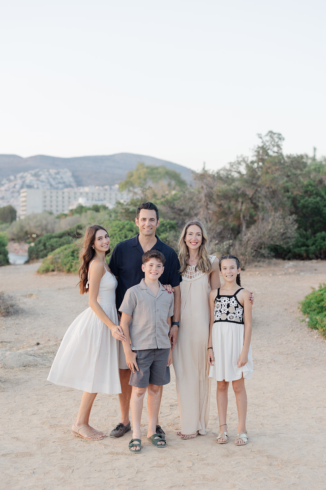 What-to-Wear-for-a-Family-Photo-Session-Family-Photography-Styling-Guide-Ignatios-Kourouvasilis
