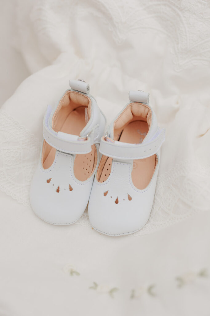 Παπουτσάκια βάπτισης - Βάπτιση Άγιος Γεώργιος Καβούρι | Wedding Photographer in Greece | Ignatios Kourouvasilis