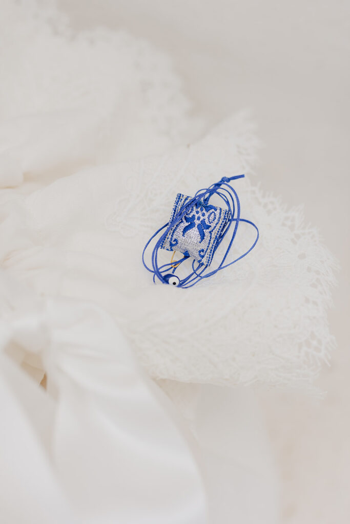 Λεπτομέρεια ρουχισμού - Βάπτιση Άγιος Γεώργιος Καβούρι | Wedding Photographer in Greece | Ignatios Kourouvasilis