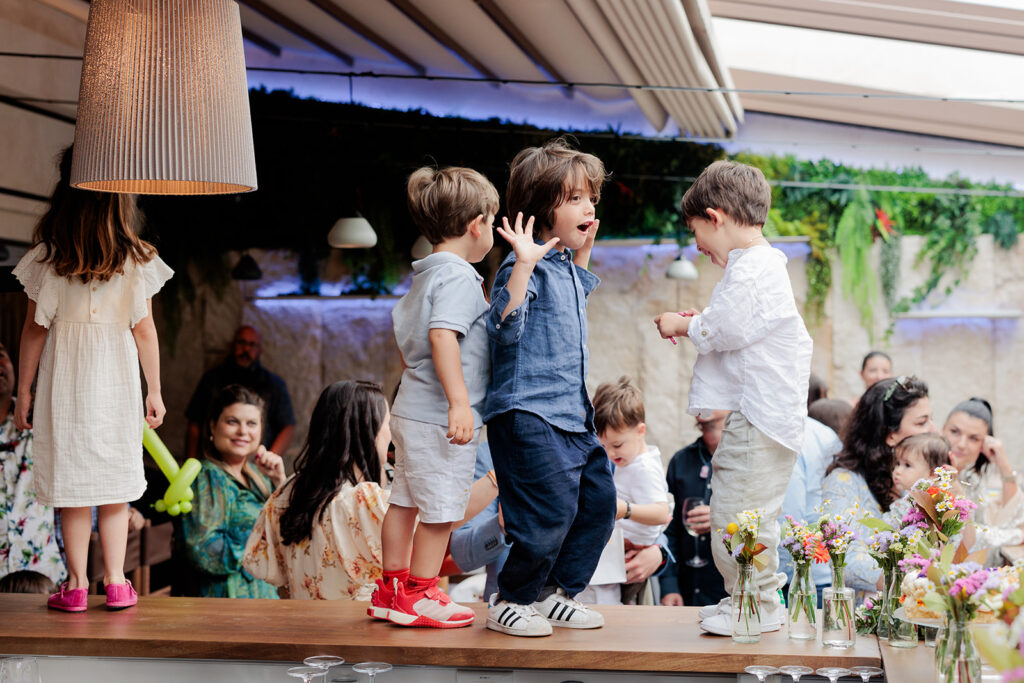 Ατμόσφαιρα και καλεσμένοι - Βάπτιση Άγιος Γεώργιος Καβούρι | Φωτογράφος Βάπτισης | Ignatios Kourouvasilis